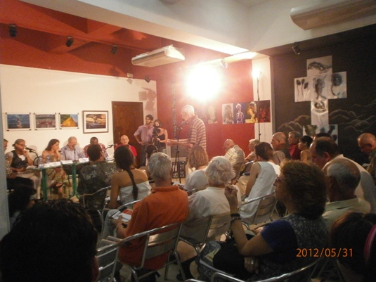 Jueves de Temas en el Centro cultural Fresa y Chocolate